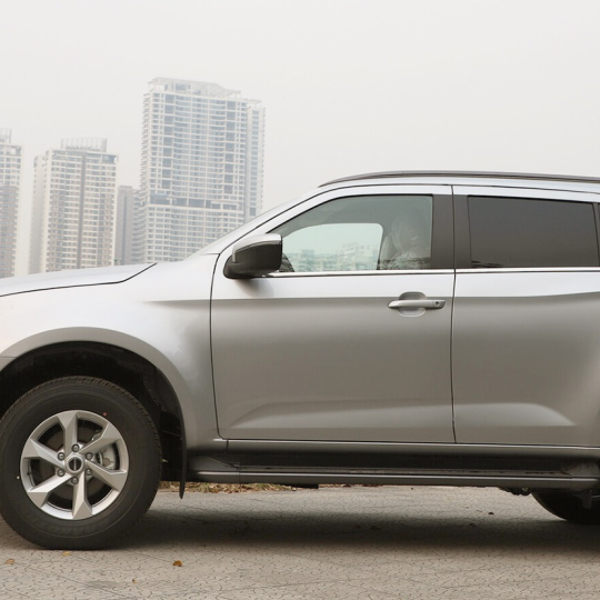 XE SUV ISUZU - MU-X CHỞ TIỀN - B7 1.9L 4x2 MT